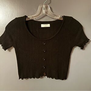 Chic Black Button-Up Ribbed Crop Top